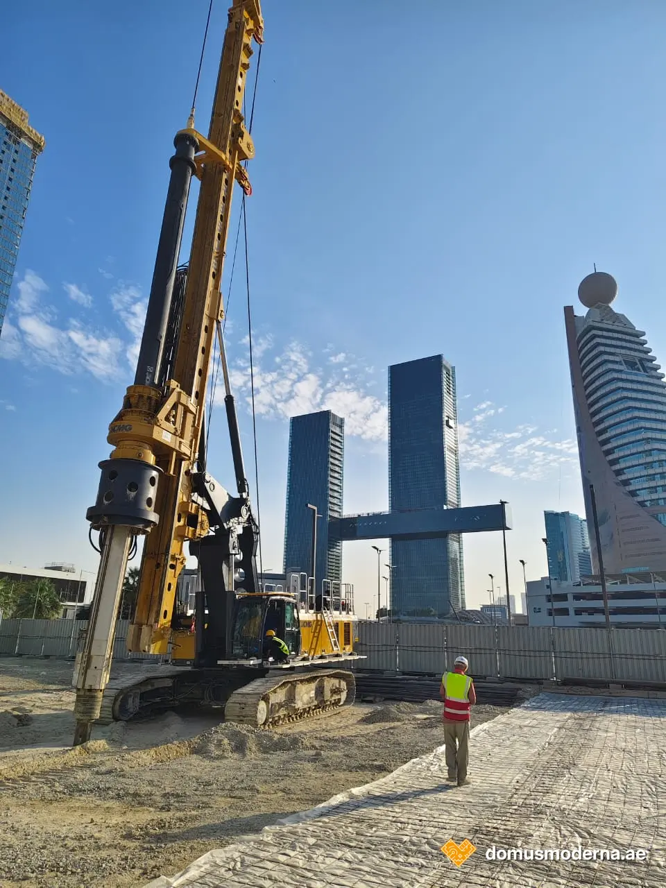 Буровая установка на геотехнических изысканиях — изыскательские работы, Domus Moderna, Дубай
